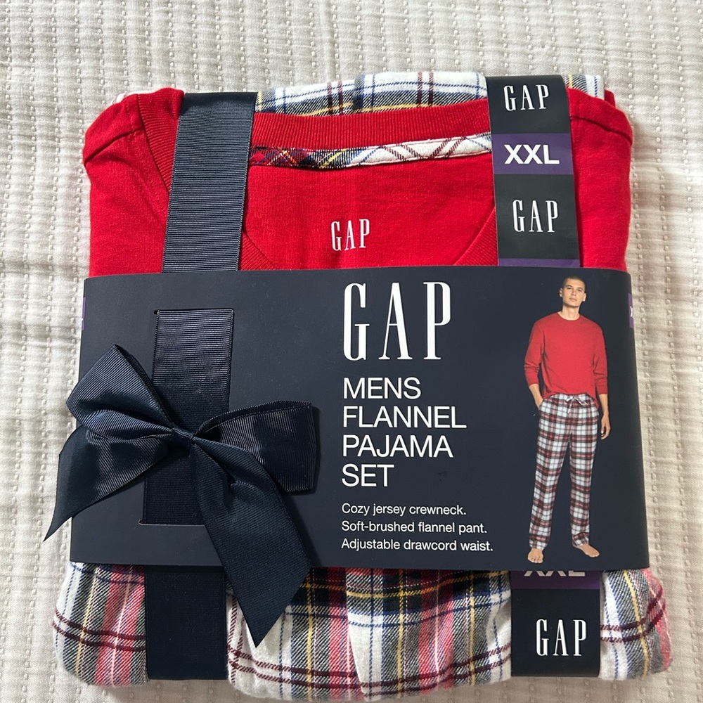 GAP Men's Flannel Pajama Set - Red and Plaid